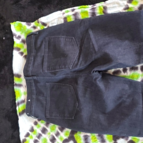 Stylish Dark Wash Jeans With High Waist Buttons. - Picture 4 of 12